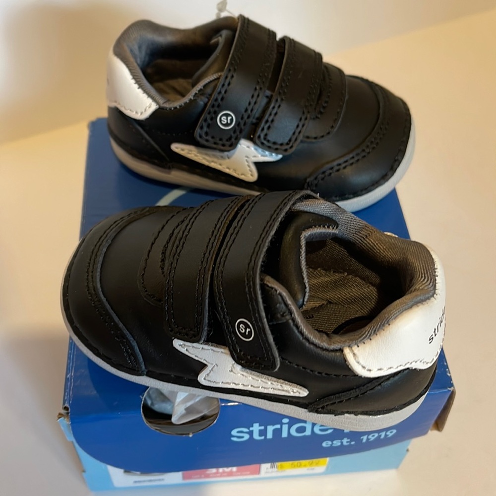 Stride rite soft motion Kennedy in black. Brand new in box.